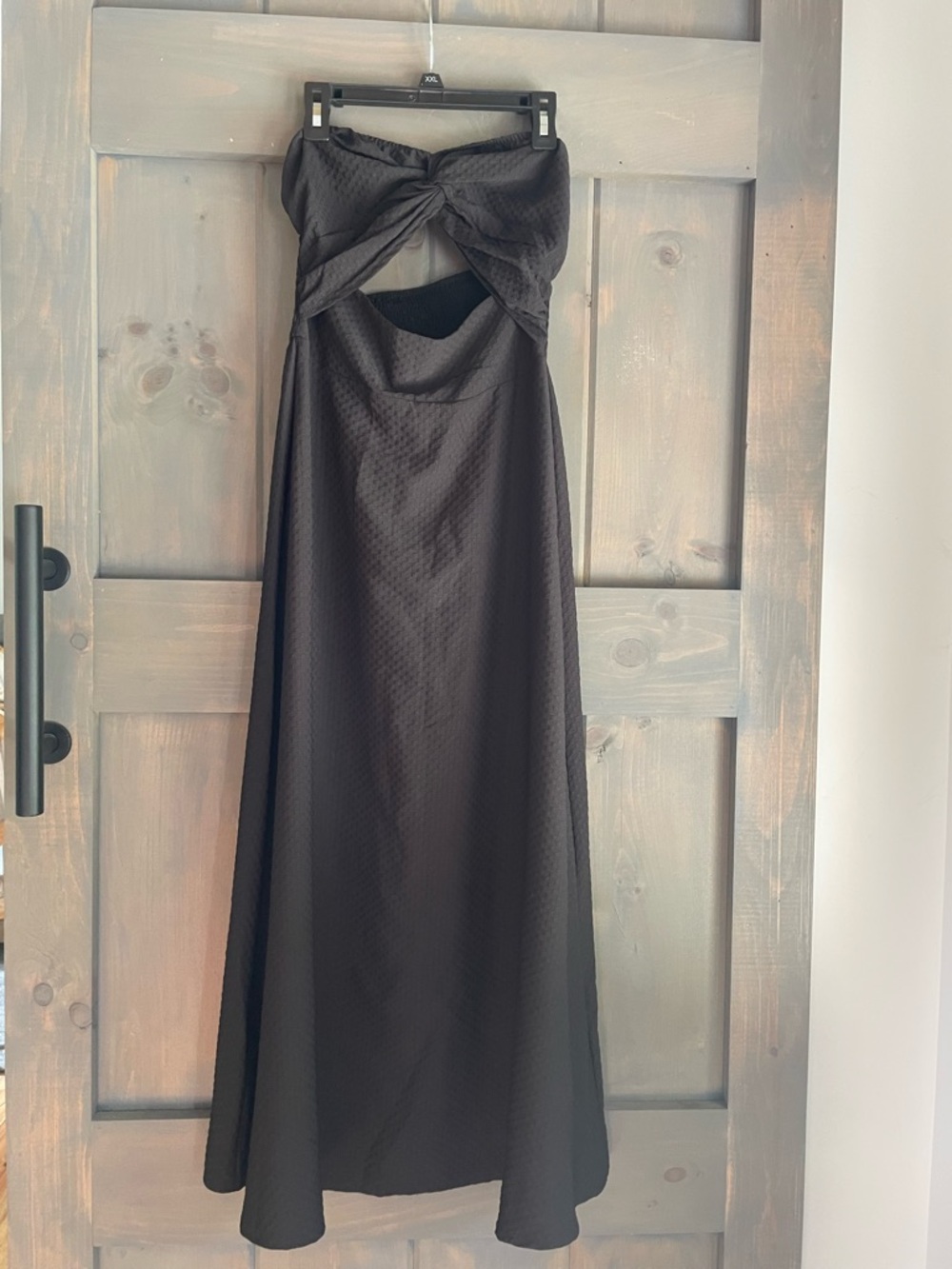 🆕 Elegant Black Strapless Twist-Front Maxi Dress